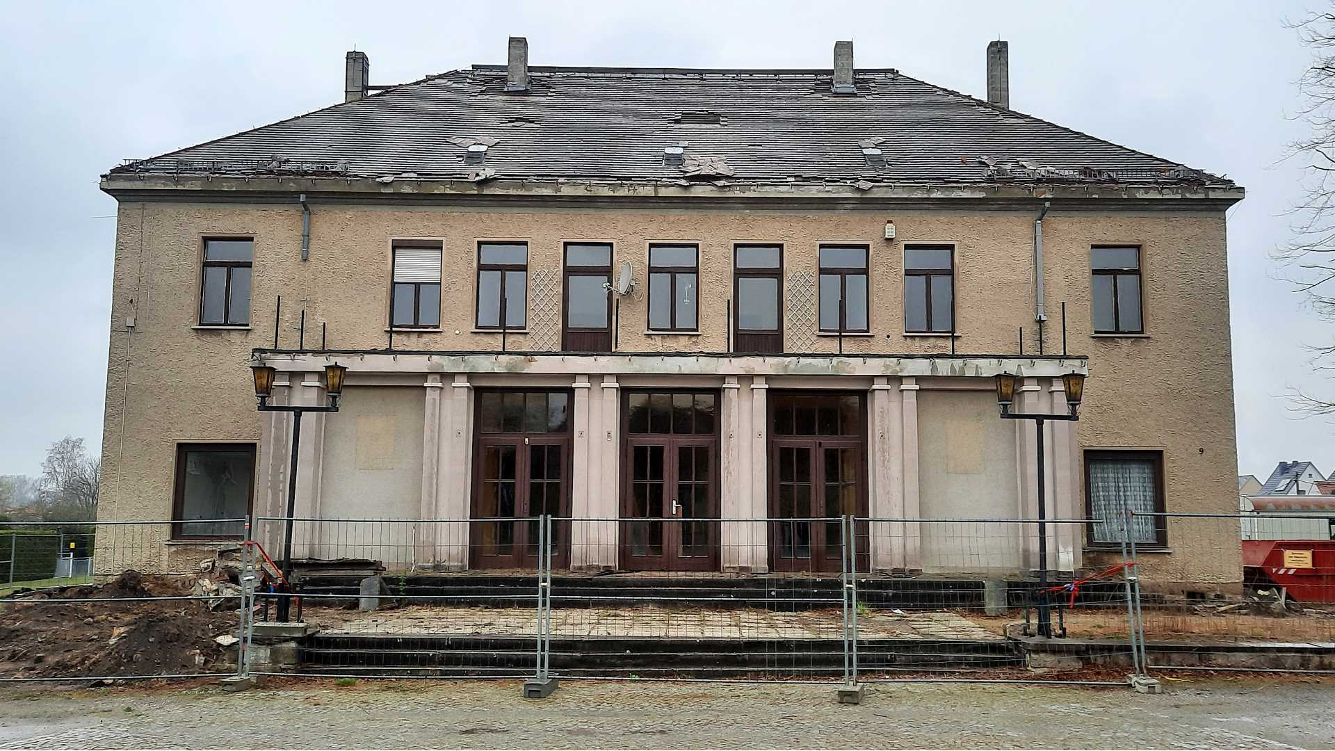Kino Arnsdorf, Eingang, 30. März 2022, Abriss